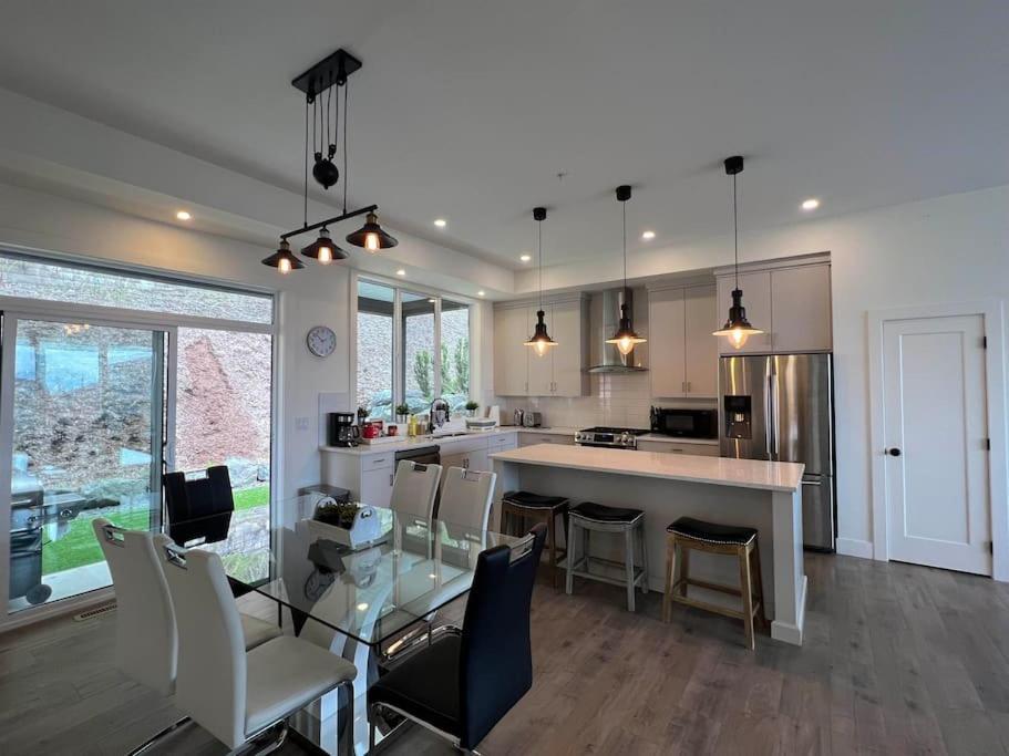 Villa Mountain Retreat With Views, Hot Tub, Games & Ac Chilliwack Exterior foto